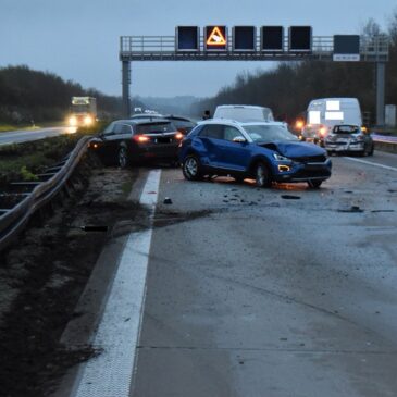 Heute auf der A14: Verkehrsunfall mit 7 Autos und ein Lkw