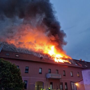 1 Million Euro Schaden und zwei Verletzte bei Brand eines Mehrfamilienhauses