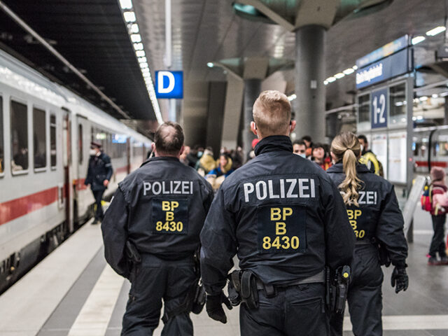 Herrenlose Sporttasche: Bombenentschärfer der Bundespolizei am Hauptbahnhof Magdeburg im Einsatz