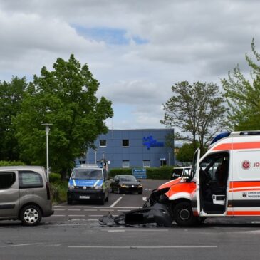 Olvenstedter Graseweg: Verkehrsunfall unter Beteiligung eines Rettungswagen