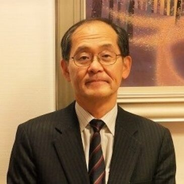 Japanischer Botschafter zum Antrittsbesuch im Alten Rathaus / Hidenao Yanagi trägt sich ins Goldene Buch ein