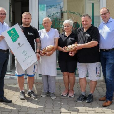 Staatssekretär Gert Zender übergibt Hofschild „Kulinarischer Stern“ an die Bäckerei & Konditorei Ebenrecht