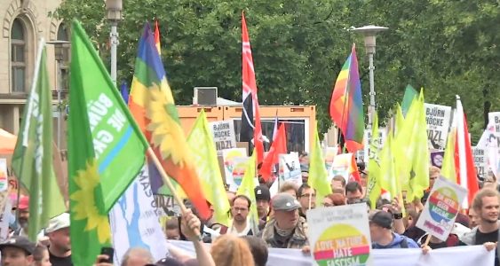 2.000 Menschen protestieren gegen AfD
