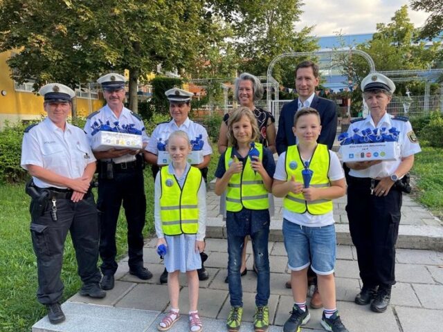 Aktion Sicherer Schulweg: Verstärkte Kontrollen der Polizei vor den Schulen des Landes