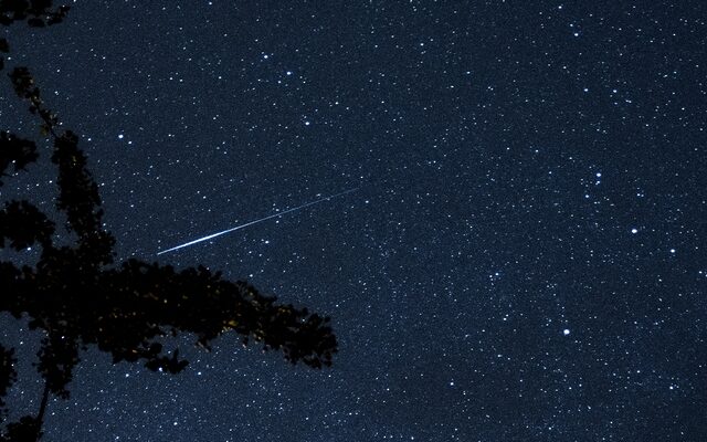 Kosmischer Regen verzaubert den Himmel – August ist der Perseiden-Monat