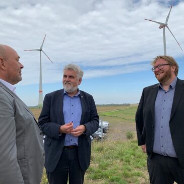 Willingmann wirbt für schnelle Aufrüstung der Windparks mit bedarfsgesteuerter Nachtkennzeichnung