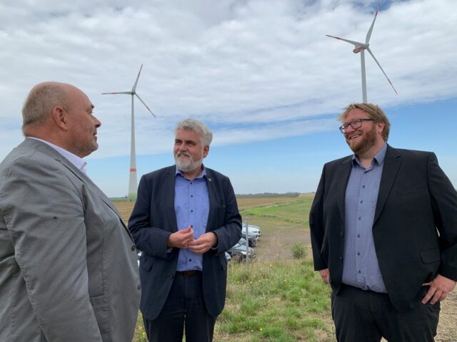 Willingmann wirbt für schnelle Aufrüstung der Windparks mit bedarfsgesteuerter Nachtkennzeichnung