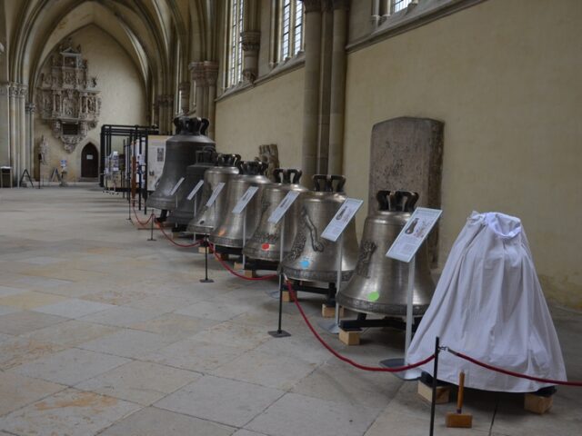 Letzte der „kleinen“ neu gegossenen Domglocken die SPEREMUS im Magdeburger Dom beim Gottesdienst begrüßt