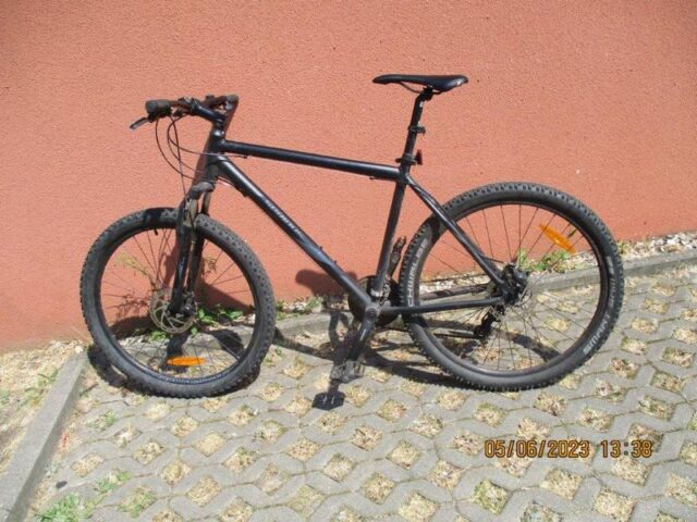 Polizei stellt Fahrrad sicher und sucht Eigentümer