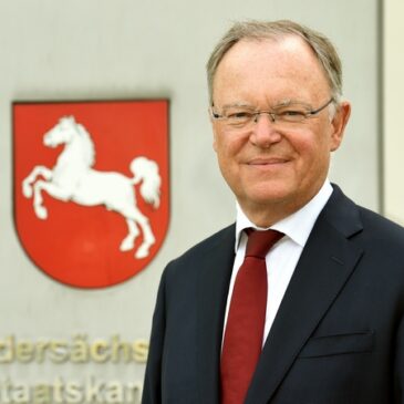 Niedersächsischer Ministerpräsident Stephan Weil nimmt nicht an Ehrung von Gerhard Schröder teil