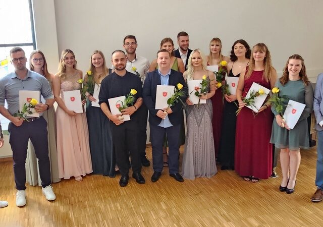 14 Notfallsanitäterinnen und Notfallsanitäter fit für den Einsatz