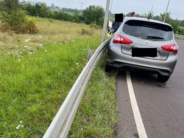 58-Jährige Frau unter Drogen kracht gegen Leitplanken