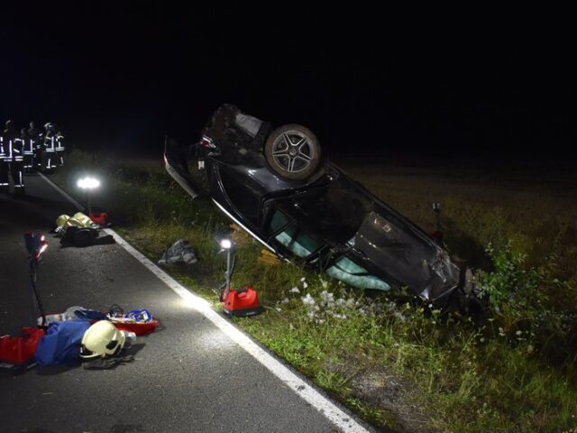 Polizeirevier Salzlandkreis: Vier Personen bei Unfall auf der L73 schwer verletzt