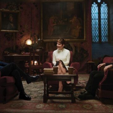 Free-TV-Premiere: SAT.1 zeigt Daniel Radcliffe und Emma Watson in der Doku „Rückkehr nach Hogwarts – 20 Jahre Harry Potter“ (20:15 – 22:30 Uhr)