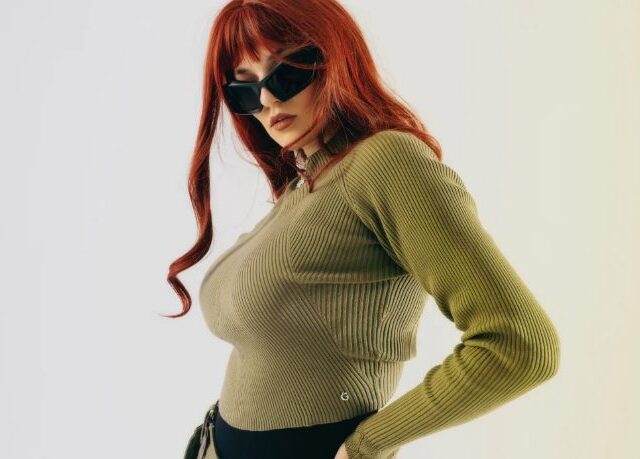 JEANNETTE feiert mit „SHOTS“ ihr Debüt bei Warner Music