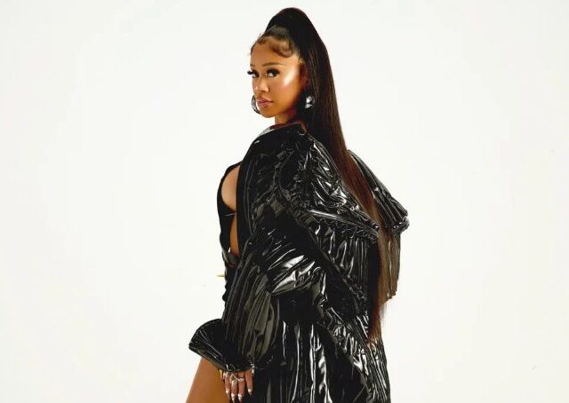 Saweetie wandelt auf Kleopatras Spuren – im Video zu „Shot O’Clock“