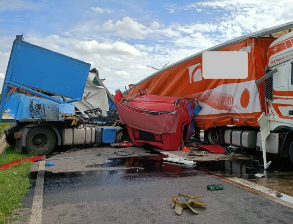 Schwerer LKW-Unfall sorgt fĂŒr Stau auf A2