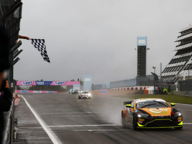 ADAC GT4 Germany: Sasse/Ortmann mit Triumph auf dem Nürburgring Halbzeit-Champions