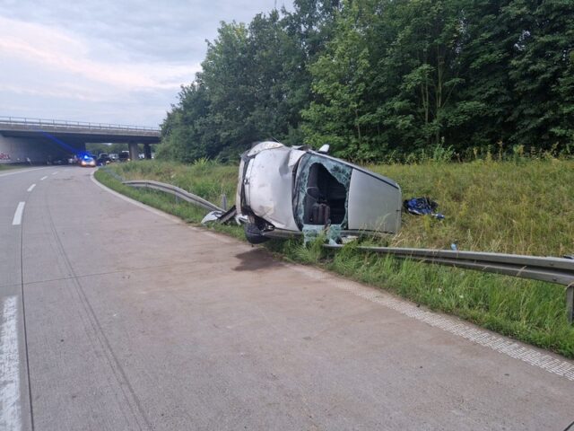 Autobahnkreuz Magdeburg: Autofahrer wird von Fahrbahn abgedrängt und schwer verletzt