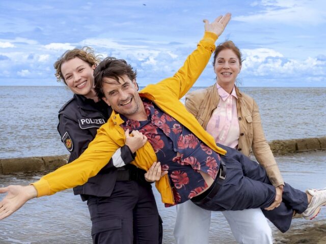 Oliver Mommsen, Ulrike C. Tscharre und Antonia Bill drehen wieder an der Nordsee“Mord oder Watt? Eine Handvoll Austern (AT)“