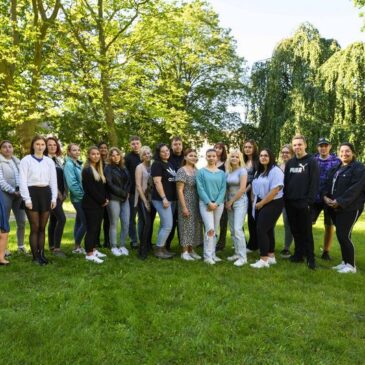 Startschuss für angehende Pflegefachkräfte: 50 junge Frauen und Männer beginnen ihre Ausbildung