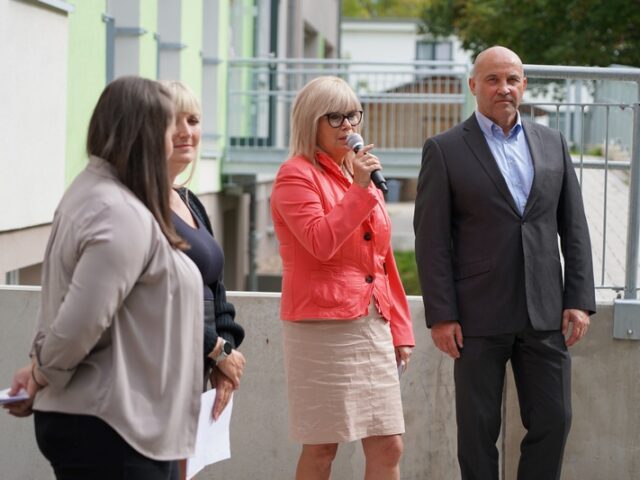 Oberbürgermeisterin übergibt feierlich Kita „Fliederhof“ und Kinderhaus „Am Stern“ / Umfangreiche Modernisierung nach zwei Jahren beendet