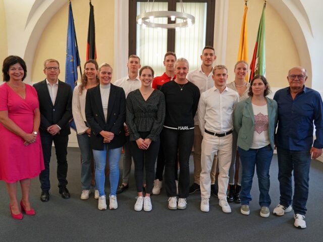 Ehrung und Eintrag ins Goldene Buch – Athletinnen und Athleten des SC Magdeburg im Alten Rathaus empfangen