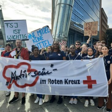 Freiwilligendienste protestieren gegen Kürzungen im Bundesetat
