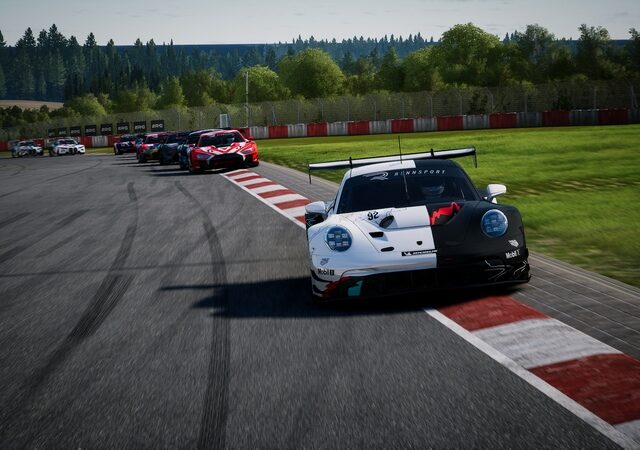 Esports Rennen, ESL R1, Lauf 4, Nürburgring (D): Porsche Coanda-Werksfahrer Joshua Rogers fährt Podestplatz ein