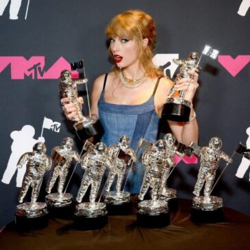 MTV VMAs 2023 – Taylor Swift räumt ab / Anitta, Karol G, Nicki Minaj, Rema & Selena Gomez, TXT, ICE SPICE gewinnen “Moonman”