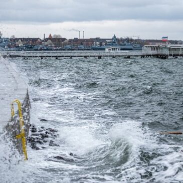 Schweres Sturmhochwasser an der Ostsee – An der Küste drohen Überschwemmungen