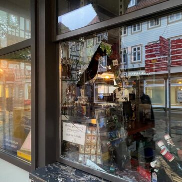 Scheibe eingeschlagen und Schnaps geklaut
