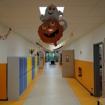 Oberbürgermeisterin übergibt Grundschule „Am Fliederhof“ / Umfangreiche Modernisierungsarbeiten nach zwei Jahren beendet