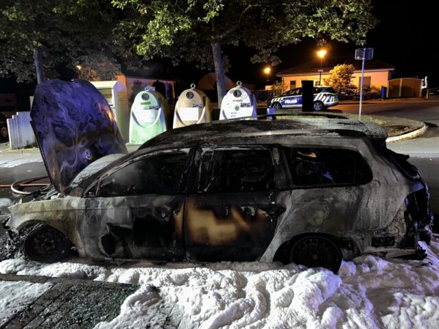 Feuerwehr im Einsatz: Auto gerät während der Fahrt in Brand