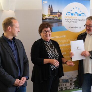 Sozialministerin Grimm-Benne übergibt Zuwendungsbescheide an Jugendbildungseinrichtung in Magdeburg