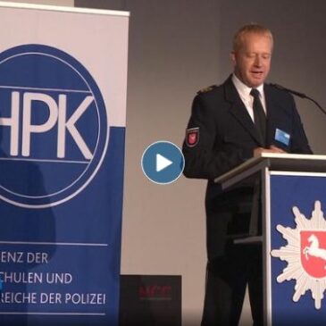 Demokratiearbeit in der Polizei: Kampf gegen Extremismus in den eigenen Reihen