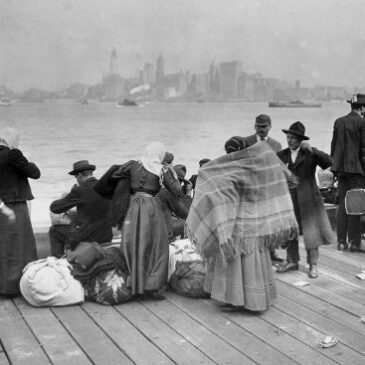Doku: Die USA und der Holocaust (1/6) – Das Tor zur Freiheit (Die Zeit vor 1938) (Arte  20:15 – 21:05 Uhr)