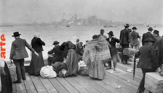 Doku: Die USA und der Holocaust (1/6) – Das Tor zur Freiheit (Die Zeit vor 1938) (Arte  20:15 – 21:05 Uhr)