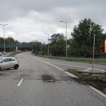 Magdeburger Ring: Autofahrer kracht in Leitplanken