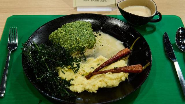 Die Küchenschlacht: Seelachsfilet mit Kräuterkruste und Buttermöhrchen