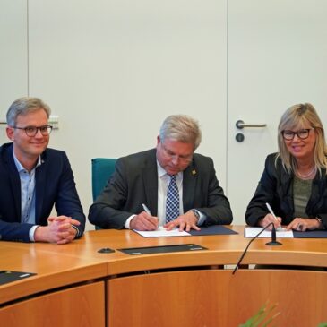 Vertragsunterzeichnung: Landeshauptstadt investiert 7,23 Mio. Euro in neue Schulsporthalle