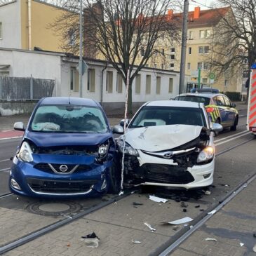 Kastanienstraße 07:30 Uhr: Verkehrsunfall mit vier leichtverletzten Personen