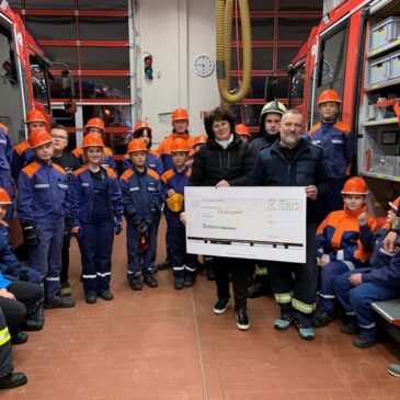 Für große und kleine Helden: Spendentopf der Helios Klinik Zerbst/Anhalt geht an Freiwillige Feuerwehr Zerbst