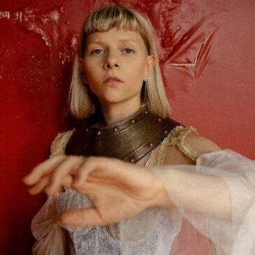 AURORA präsentiert ihre neue Single “The Conflict Of The Mind”