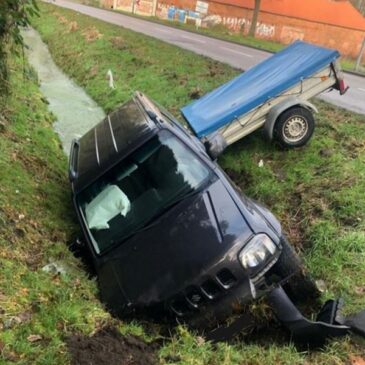 Polizeirevier Salzwedel: Straßenglätte – Autofahrer landet im Straßengraben