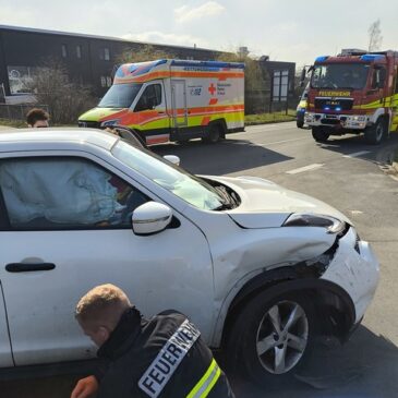 Zwei Verletzte nach Vorfahrtsverstoß