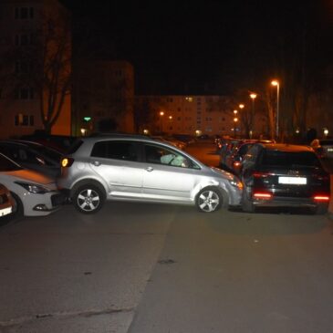 Kurioser Einparkversuch mit über 2 Promille führt zu hohem Sachschaden