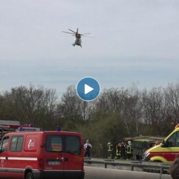 Großeinsatz auf A9: Mehrere Tote nach Busunfall bei Leipzig