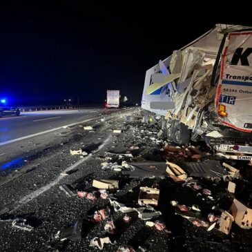 LKW-Unfall führt zur Sperrung auf A2 / Mehrere Tonnen Fleischabschnitte auf Fahrbahn