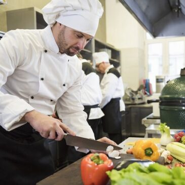 Creditreform: Krisenauswirkungen in der Gastronomie: 48.000 Schließungen seit 2020